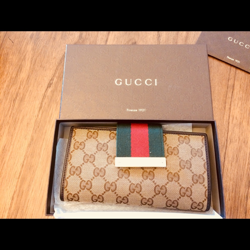 Authentic Brown leather Gucci Wallet.
